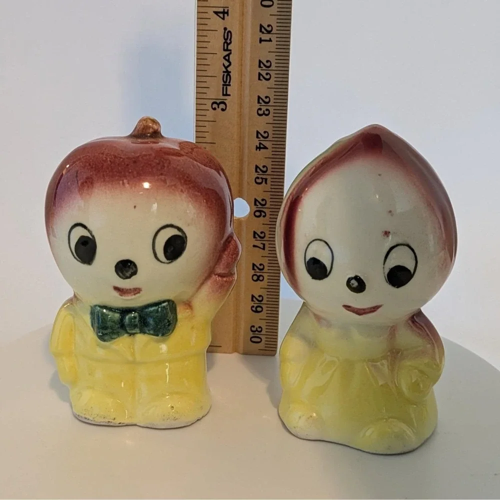 Vintage Vegetable Head People Anthropomorphic Salt And Pepper Apple Onion